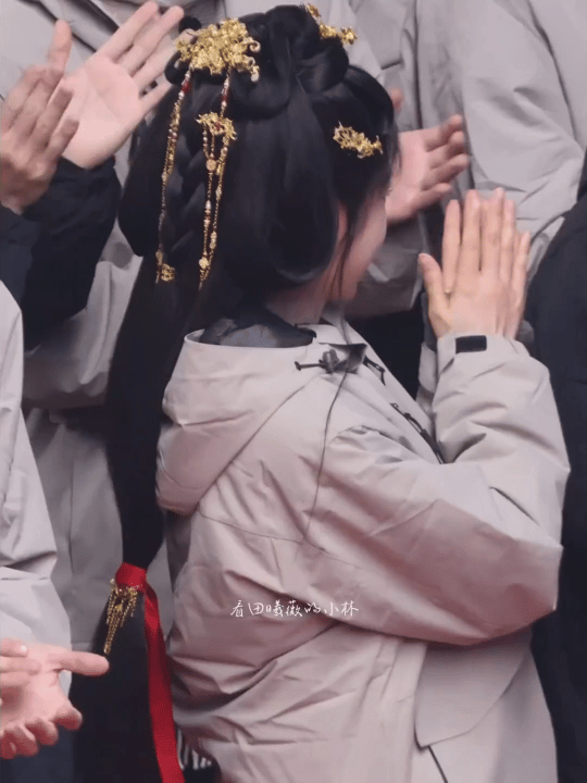 田曦薇《嫁金钗》路透，好萌的西汉垂耳兔 嫁金钗开拍嫁金钗