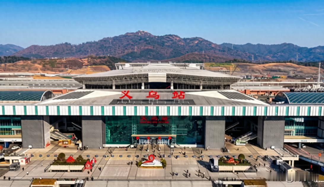 义乌 既停高铁，又停绿皮，这样的车站有多惊艳？
       国内不少城市保留着