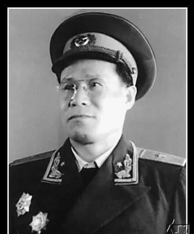 四平战后遭不公对待心灰意冷，刘亚楼谭政苦劝两小时仍留不住，这位东北猛将为何执意要