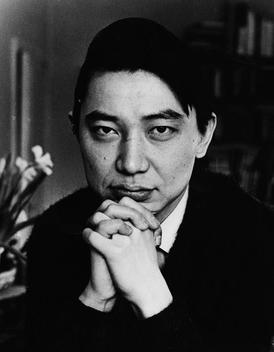 2020年12月28日，著名钢琴家傅聪在英国因感染新冠而去世。他曾不顾父亲傅雷的