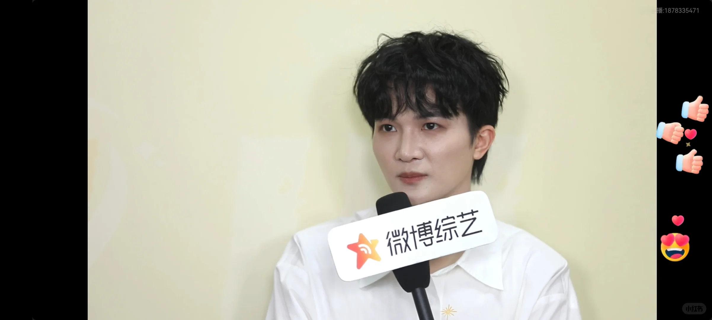 周深 这里只有我在做自己 周深比新歌先来的是脱友别人互相花式介绍，周深独自认真自