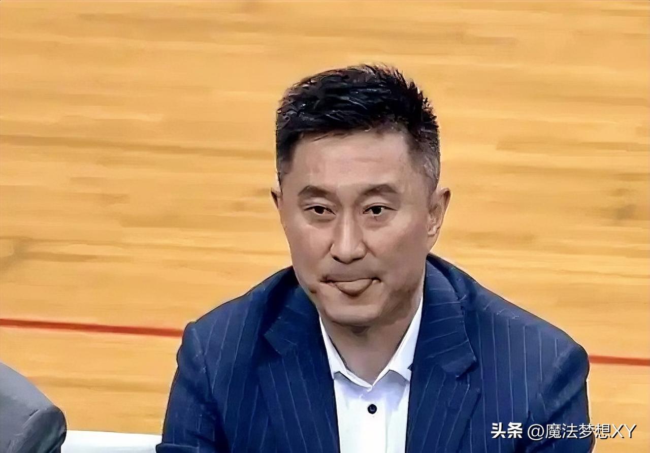 比许利民更离谱的人出现了
那就是杜锋
许利民是解决不了问题，而杜锋
是根本不承认