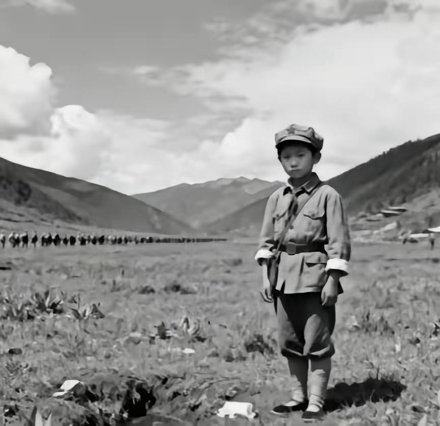 [月亮]1935年红军穿越松潘大草原时，年仅十三岁的小红军罗玉琪跟着大部队艰难行