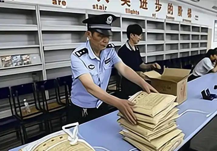 这个神人为了不复读，居然去偷高考试卷！此举直接导致百万全国考生被迫参加史上最难高