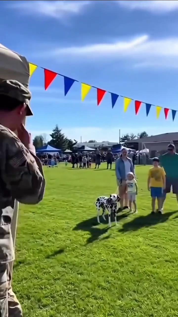 Soldier reunites with his dog after retu