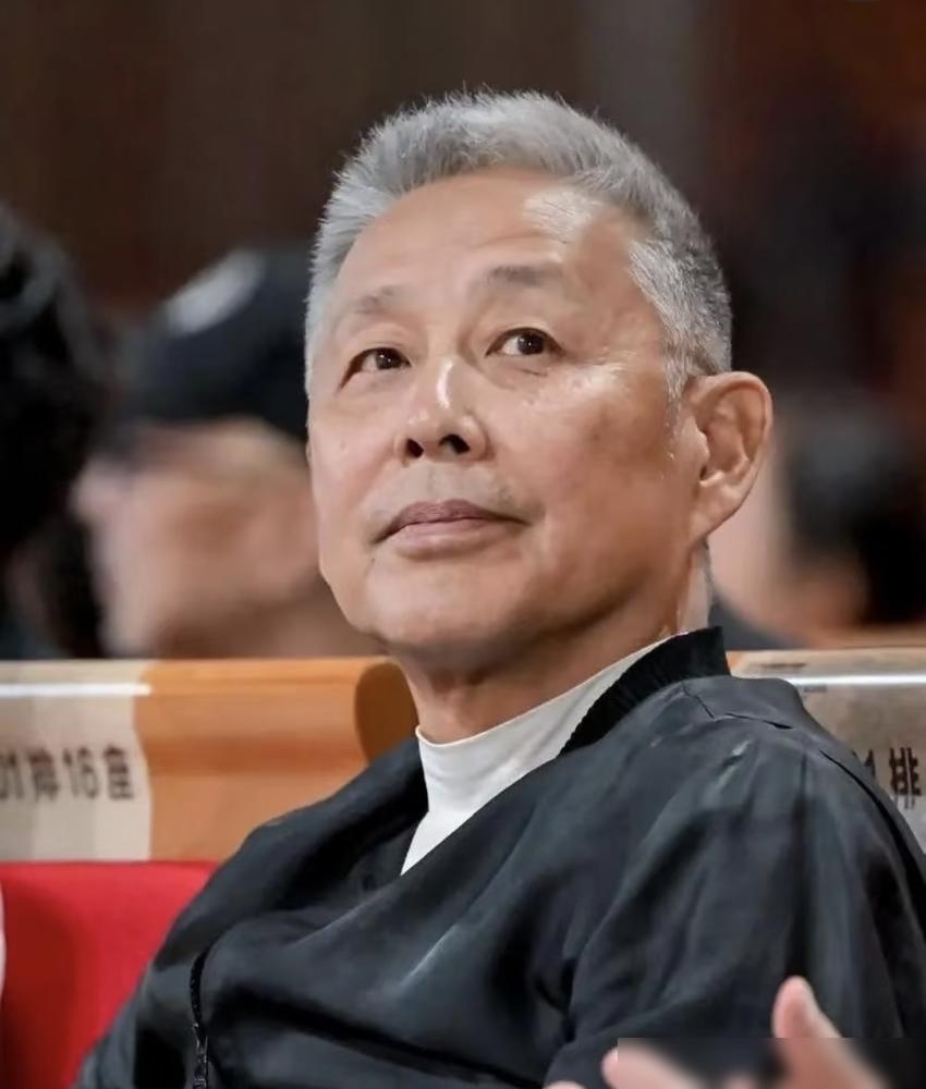 七年龙套，陈道明把“靠自己”活成了底气。
住洋楼的书香门第，在粮票面前一文不值