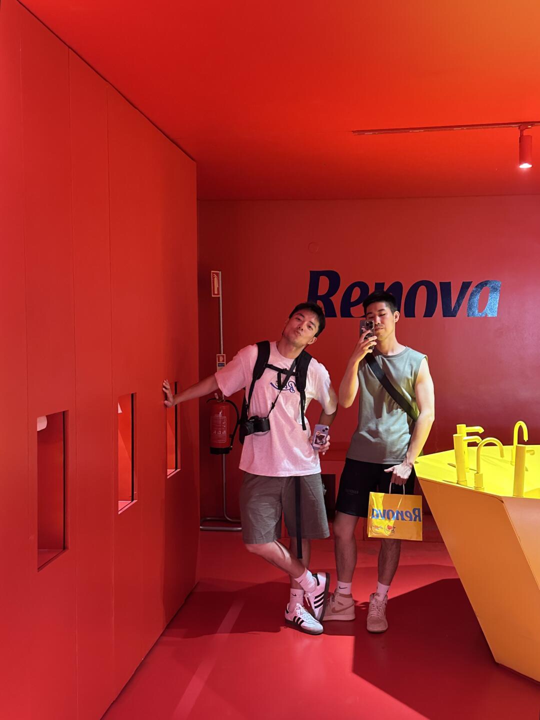 终于打卡了里斯本最性感的Renova厕所