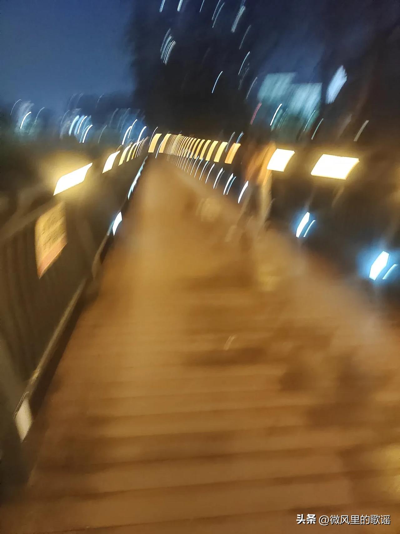 晚上吃撑了，必须得出去走走。

没想到博罗福田的为民健身的基建搞的这么好，两条沿