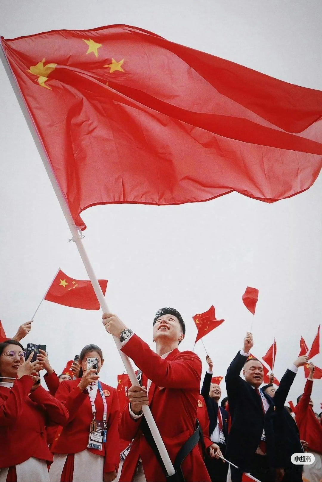 马龙2025年新华社年度照片乒坛第一人马龙留下的经典瞬间可太多了。