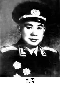 五五授衔时，第四野战军的18位军长中，共有7人被授予了上将军衔，他们分别是：邓华