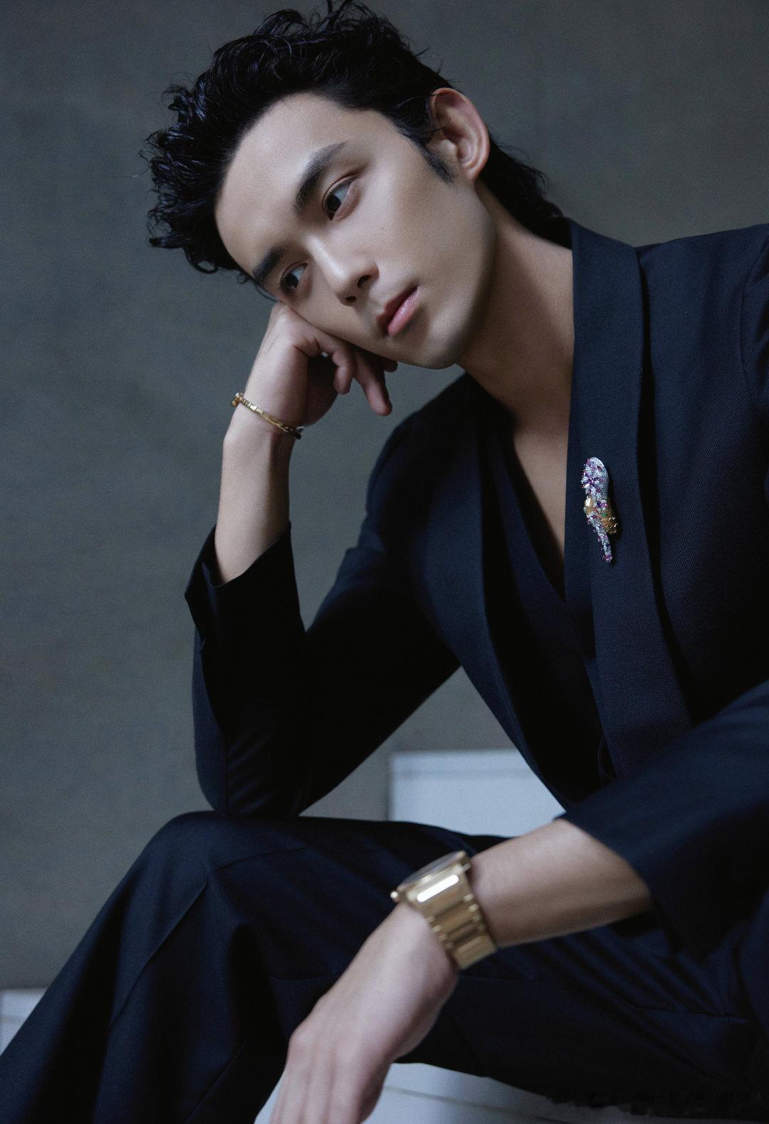 #吴磊刘亦菲同框# 吴磊刘亦菲携手，演绎不一样的豪门传奇，眼神交流间尽显默契，让