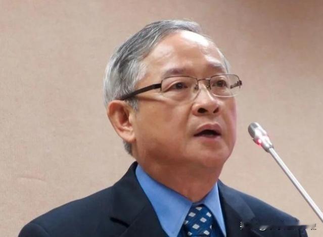 台湾知名人士林郁方：“我实在看不懂大陆造那么多武器装备，造那么多航母干什么，还频