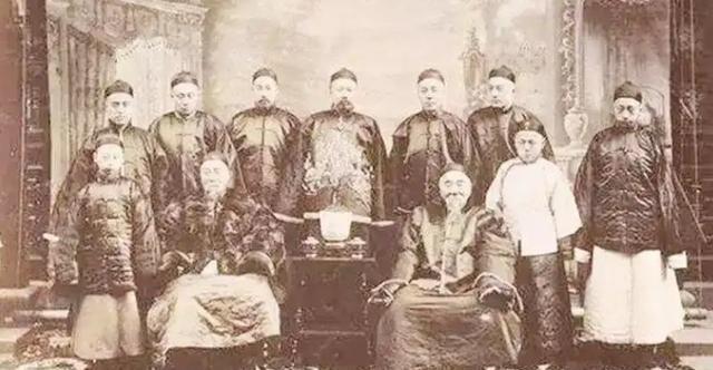 1867年，赵烈文对曾国藩预言，大清50年内必定灭亡，曾国藩不信，赵烈文说：得天