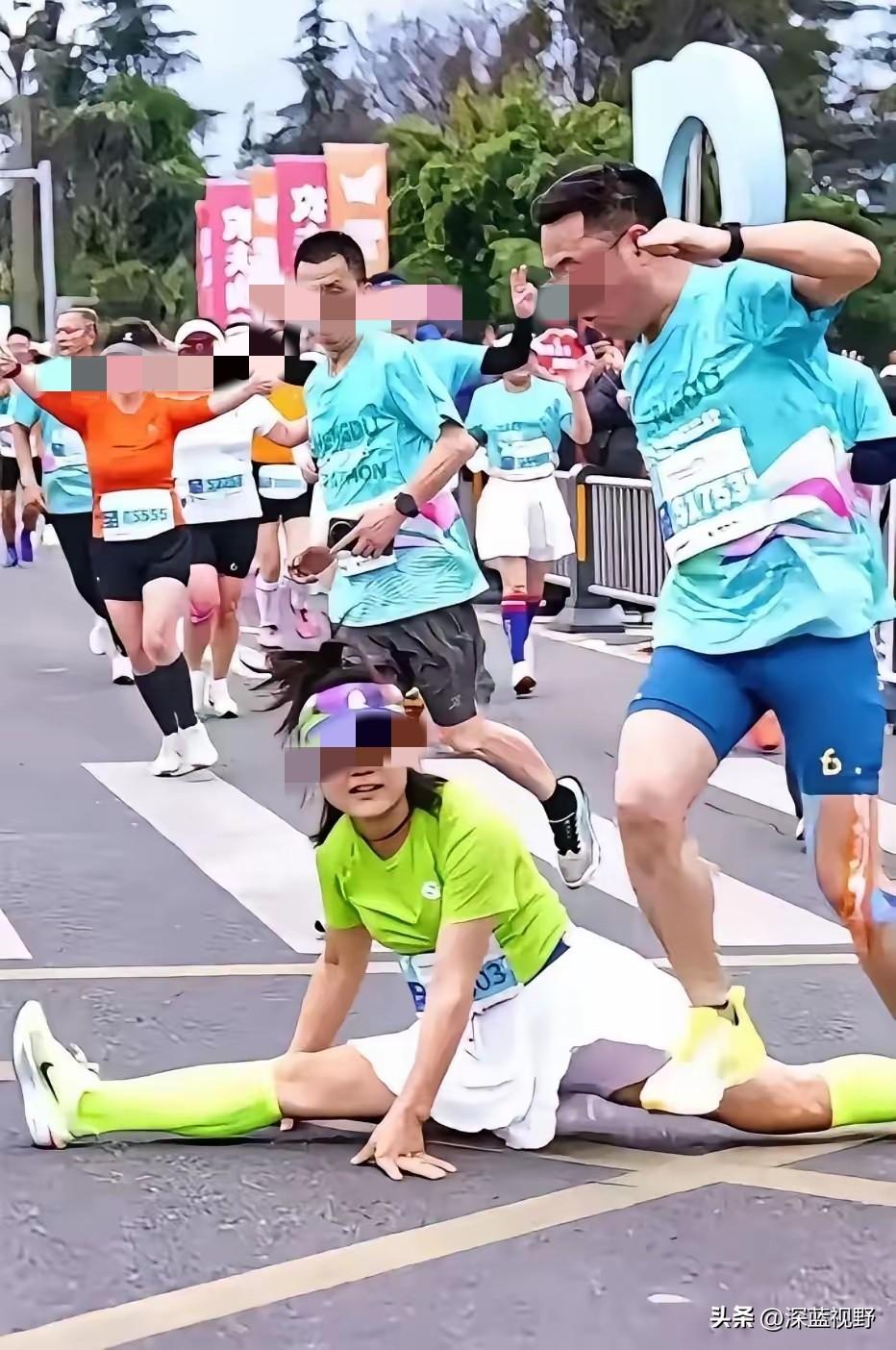 “劈叉姐”被全省禁赛，这也是国内独一无二的禁赛处罚：因为在马拉松比赛过程中随地练