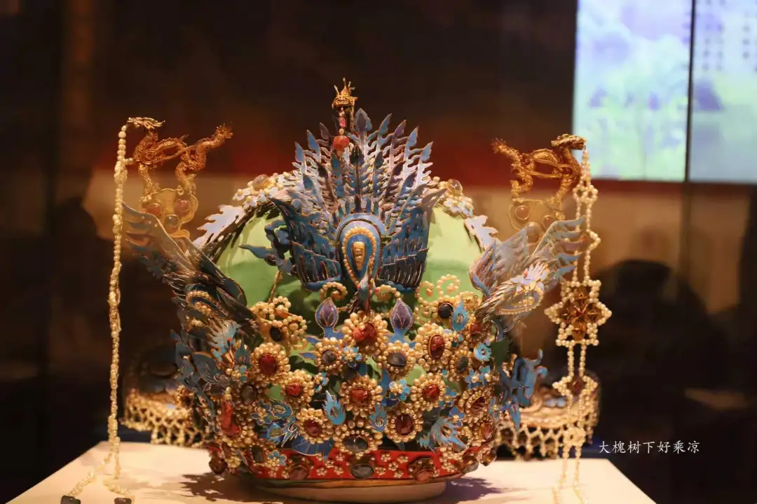 2026年明文化论坛展出定陵出土的六龙三凤冠