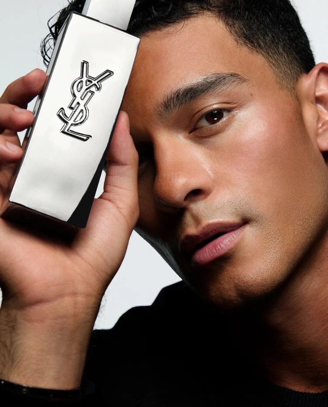 近日，伊朗菲律宾混血男演员Anthony Keyvan（安东尼·凯文）成为圣罗兰