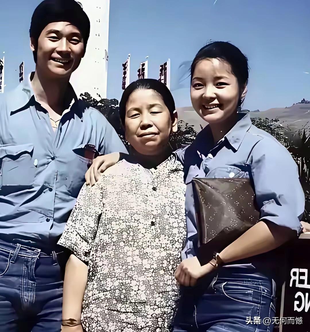 邓丽君和母亲在一起的照片，拍摄于上个世纪70年代，弹指一挥间，都快半个世纪了，邓
