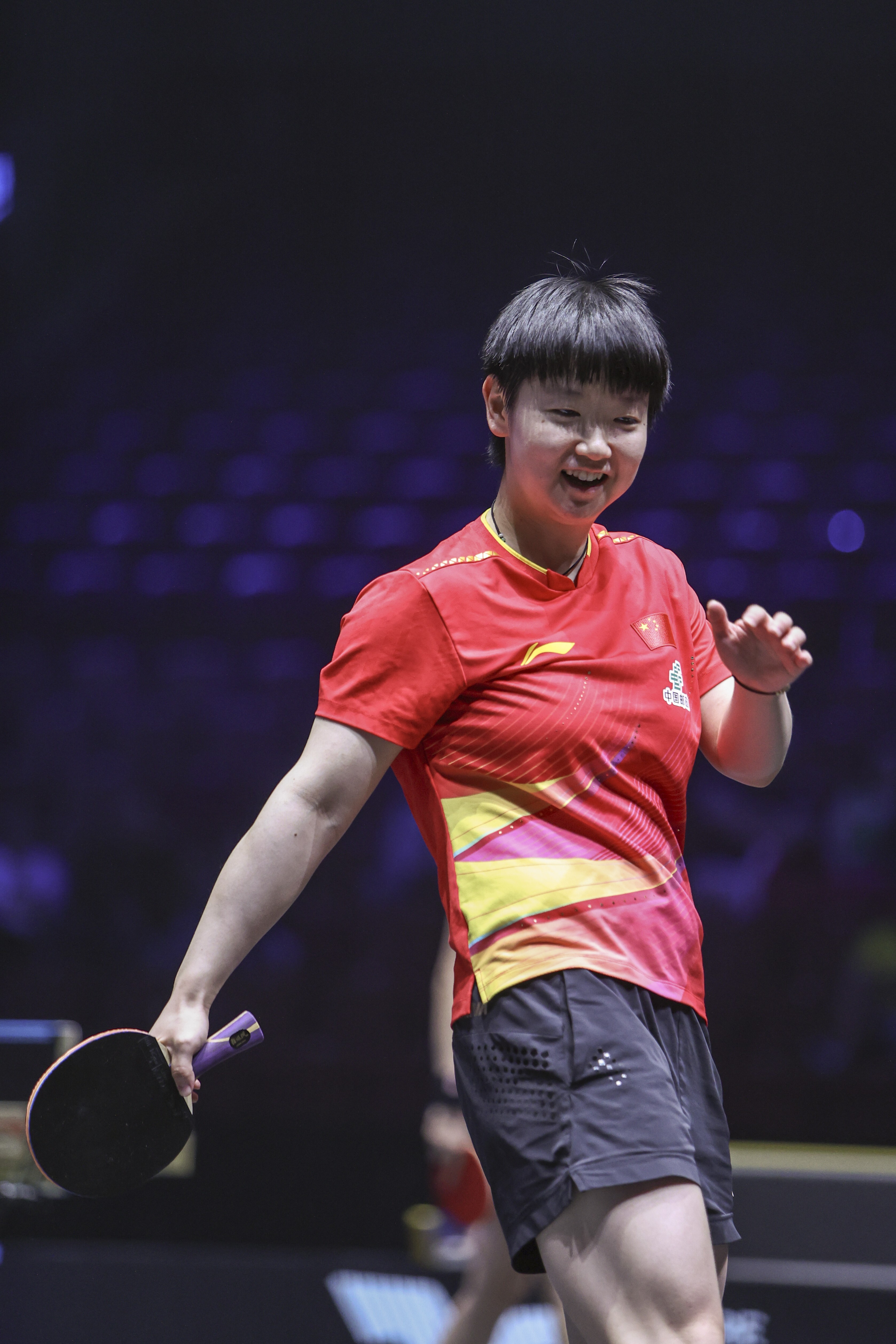 孙颖莎3比0早田希娜恭喜莎莎，太棒了! 哈哈哈，我来到了石家庄，出站就是莎莎大屏