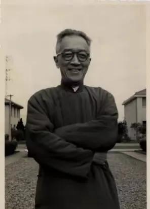 新文化运动文人胡适
著名教育家、红学家、白话文倡导者。
1949年随蒋介石败退台