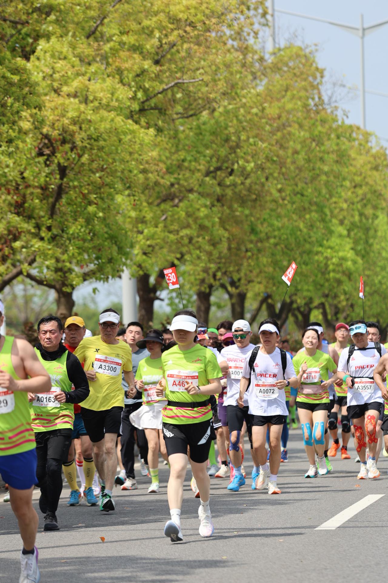 66岁七周七场全程马拉松已跑五场，虽然辛苦但绝对不是蛮干，钱也花了不少，为扩大内