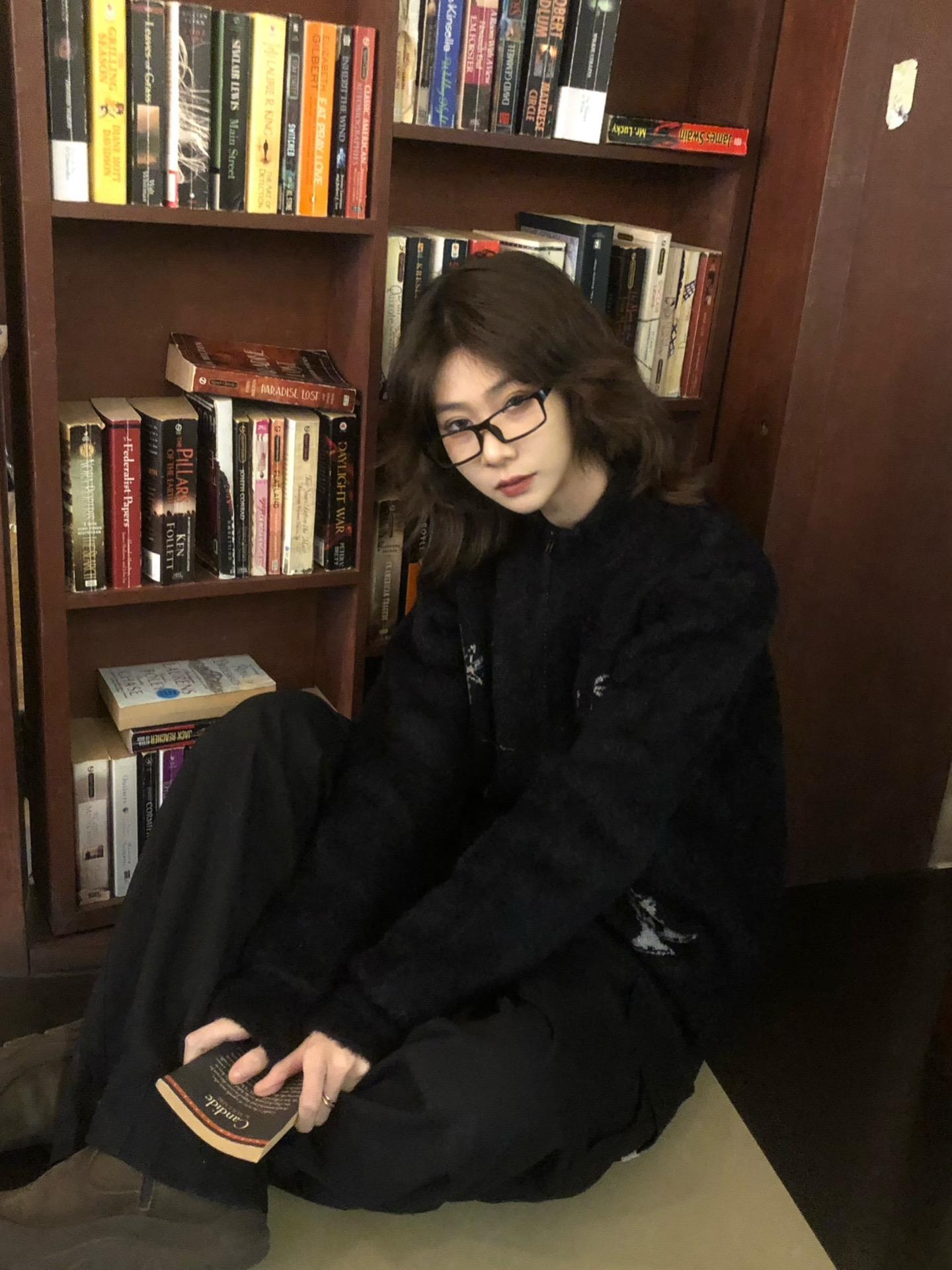 斯斯文文。