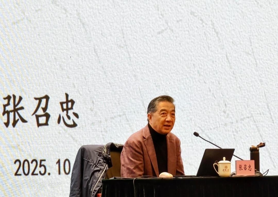 局座召忠在参加讲座时谈到，这些年他的夫人病了，在生活上需要他的照顾。再加上自身年