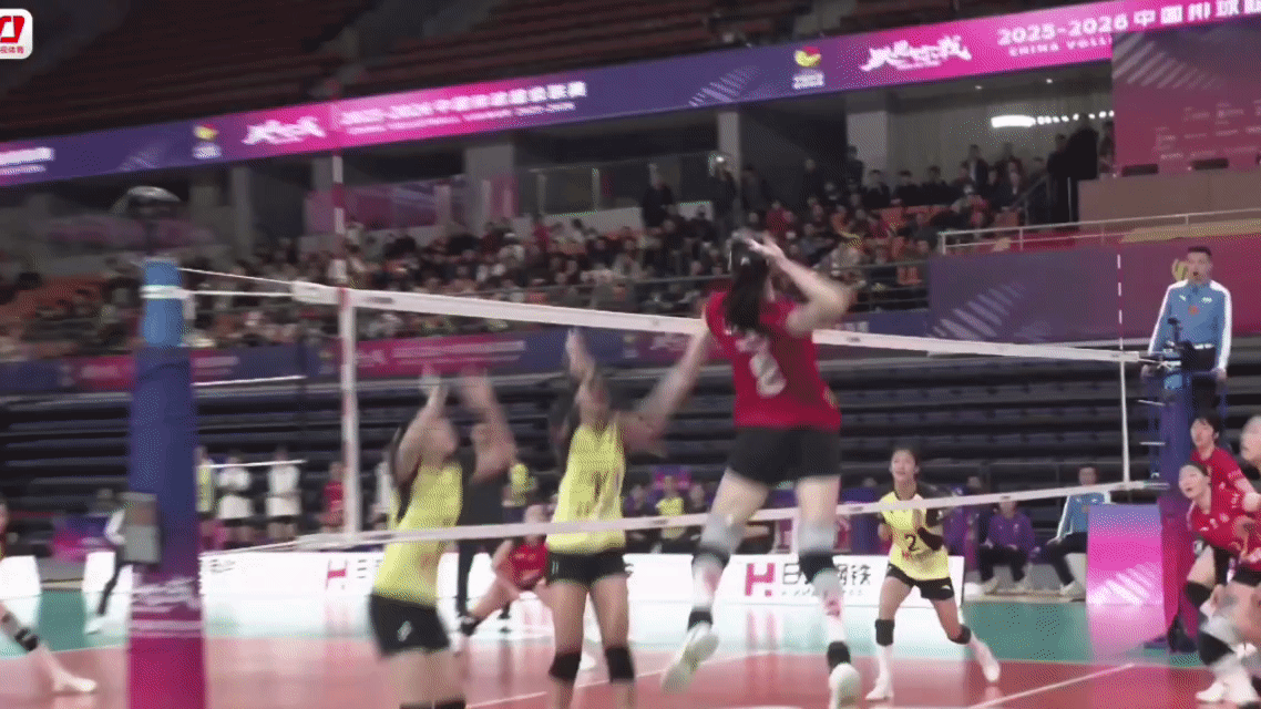 碰巧局间休息看到p2，都在各自联赛疯狂抄手。 