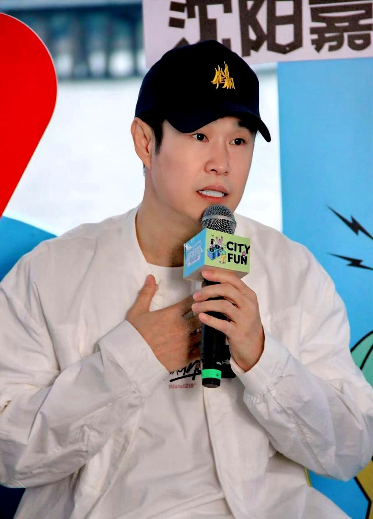 小沈阳说，
大家不喜欢我的唱跳理解，不喜欢我女儿作为神秘嘉宾也可以理解，但是不能