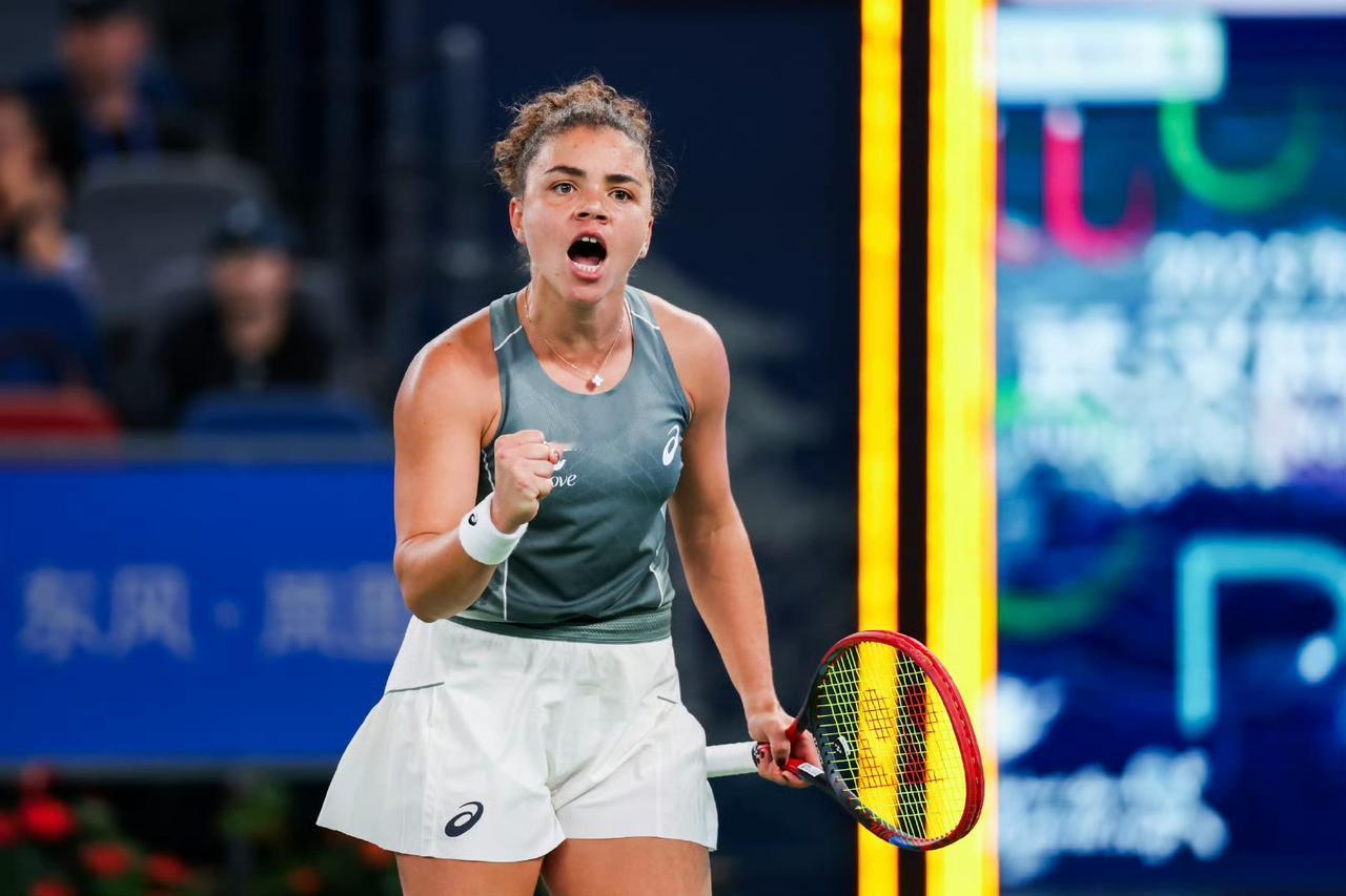 武网一夜四强全部诞生！

萨巴伦卡🇧🇾
高芙🇺🇸
保利尼🇮🇹
佩古拉