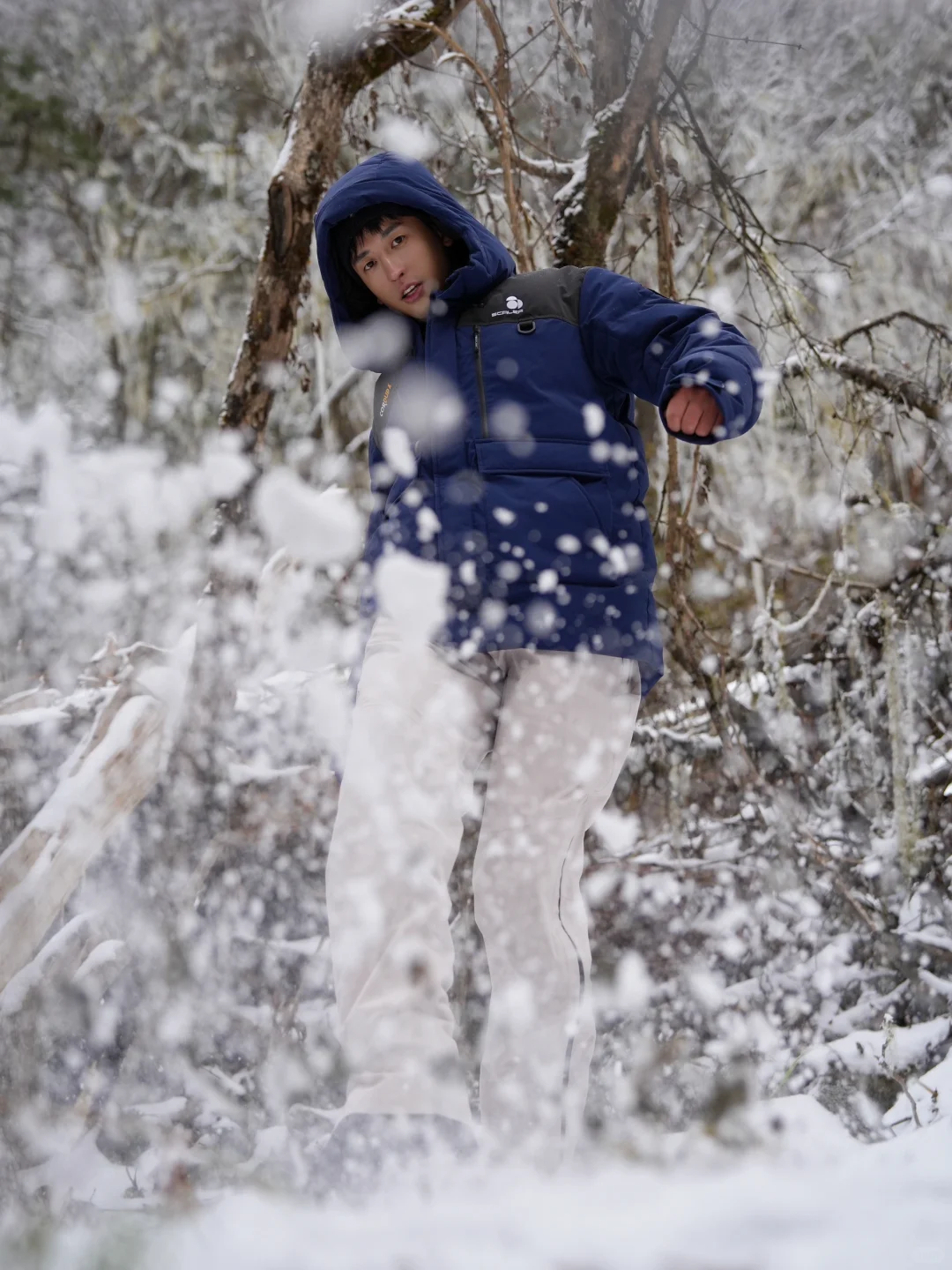 和室友1️⃣起爬完雪山都累趴了