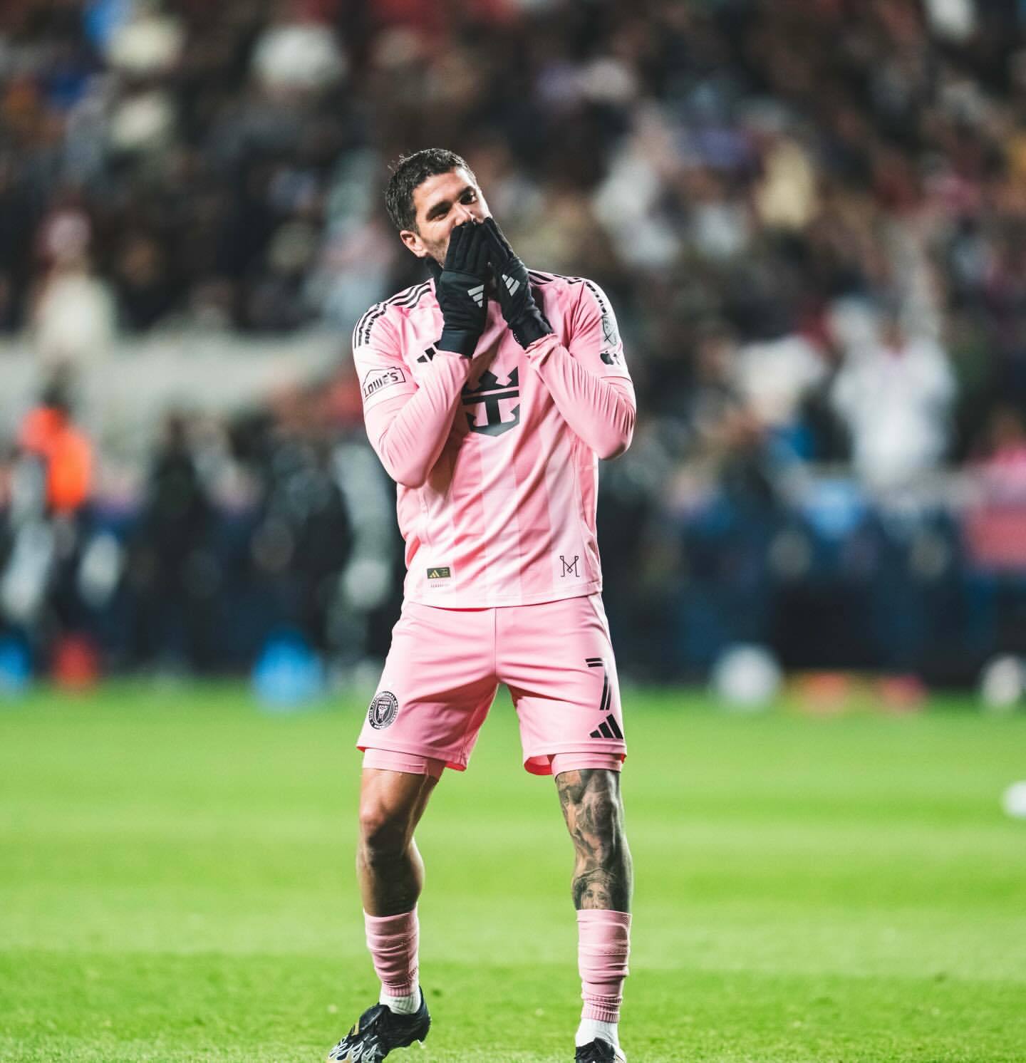 德保罗更新ins｜🩷💪🏽阿尔瓦雷斯、小西蒙尼、阿连德、莫利纳点赞👍迈阿密