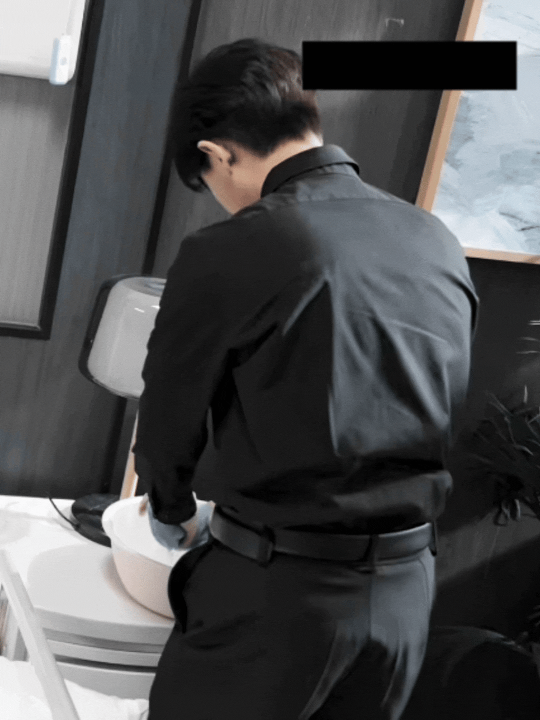 嗯嗯无奖竞猜这是谁: 