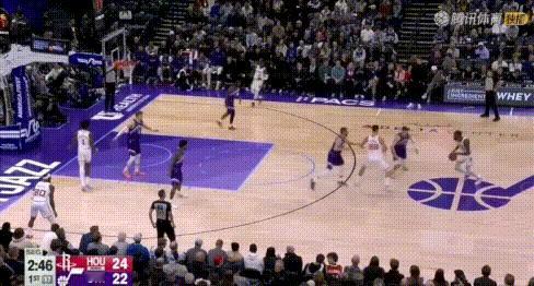 4暴扣+2帽——阿门半场16+5+2。
图1-3：俩大佬挡拆做球，阿门空切暴扣；