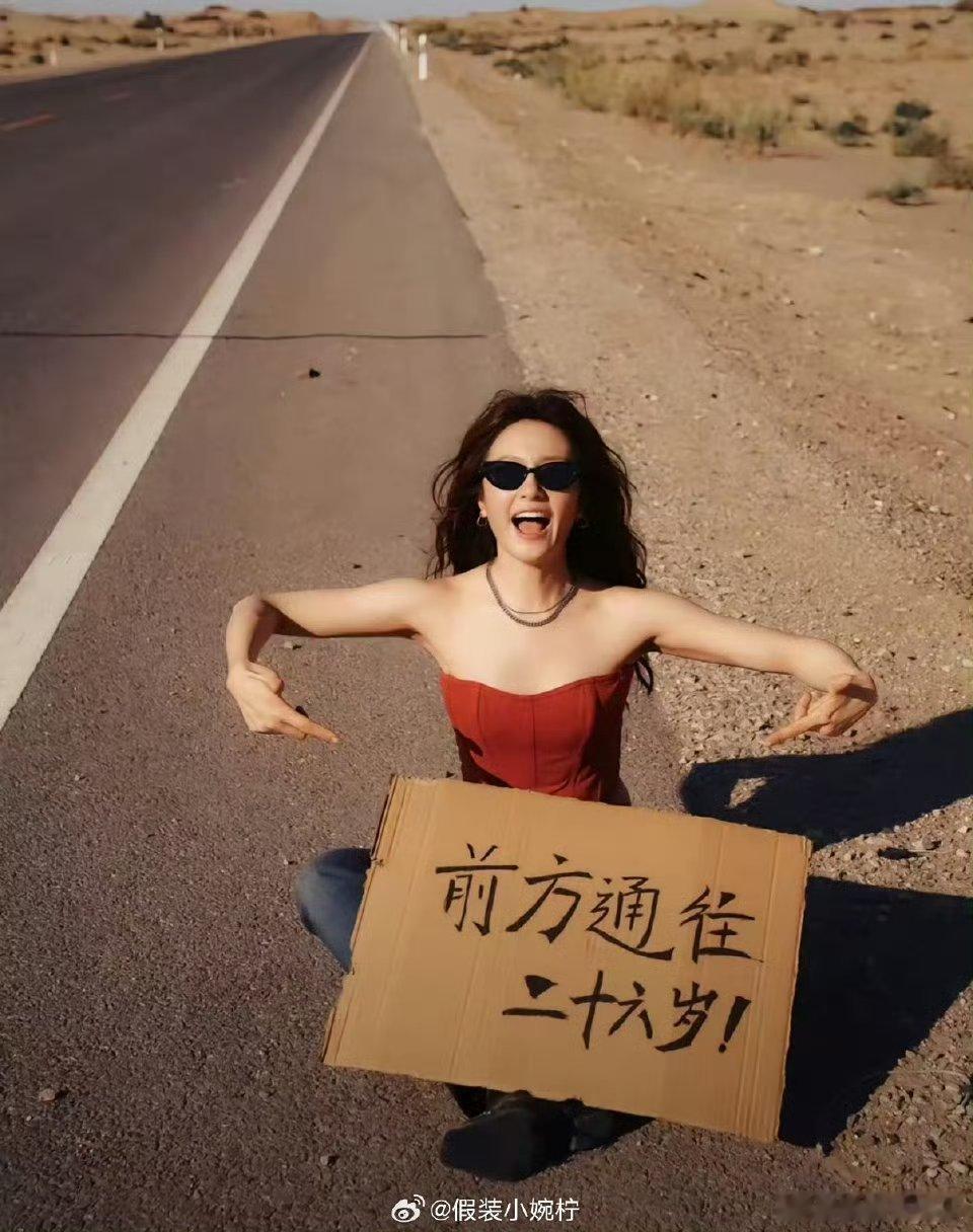李兰迪一直被内娱低估的美貌 蒋欣的夸赞太有含金量！安静时她是北平的秋，温婉知性；