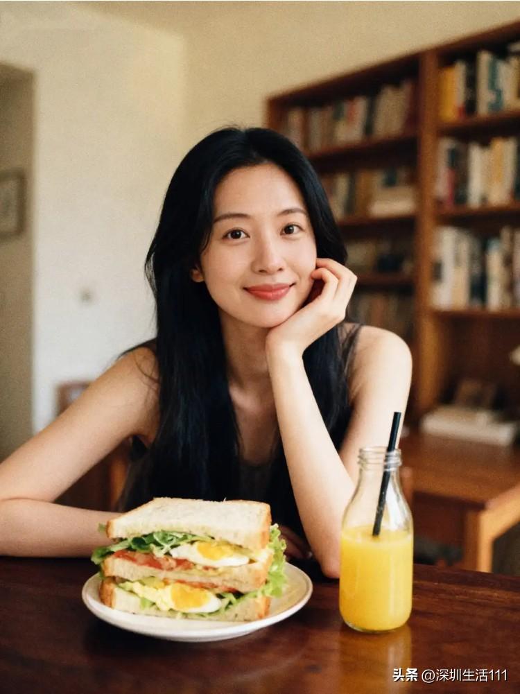 朋友介绍了个相亲对象，今天约了喝早茶。我和他一边吃一边聊，挺聊得来，我对他感觉还