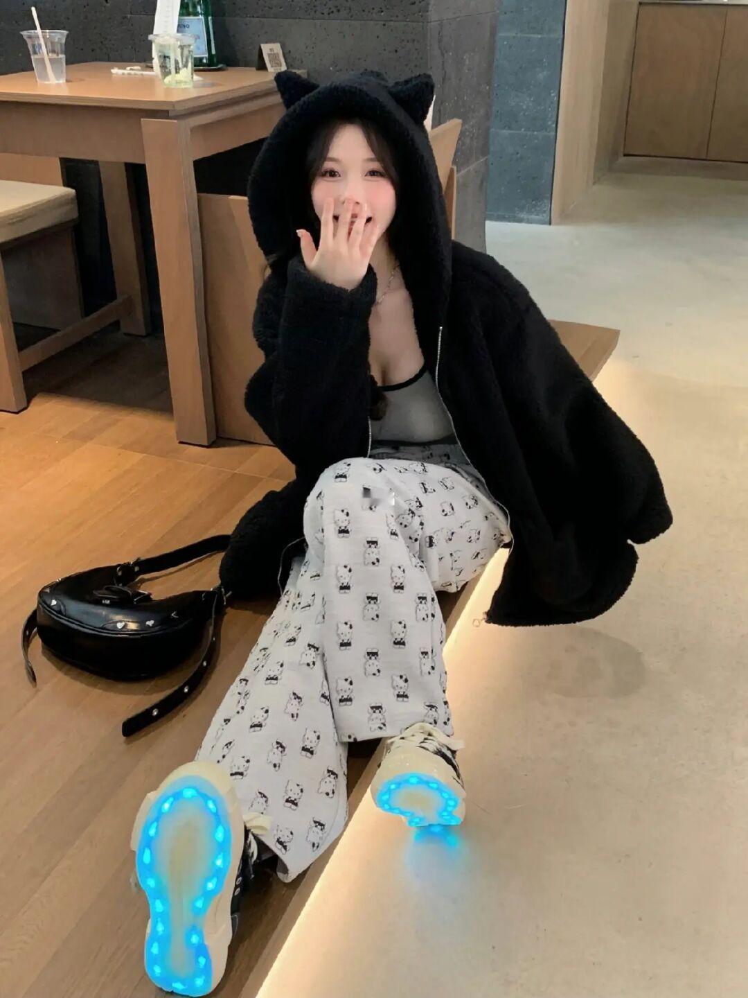 (ﾉ)`ᝫ´(ヾ）嘿嘿 吃我一jio .ᐟ‪‪.ᐟ