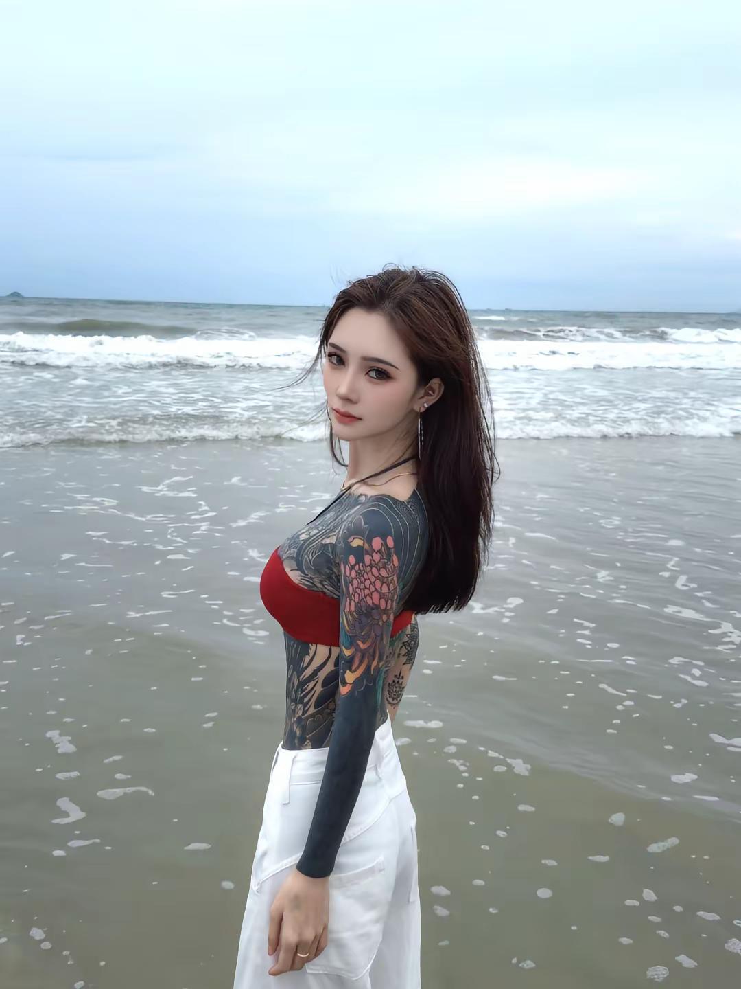可惜事与愿违 我们并没有同行 那些承诺也早跟白纸一样 毫无意义御姐纹身 纹身女孩
