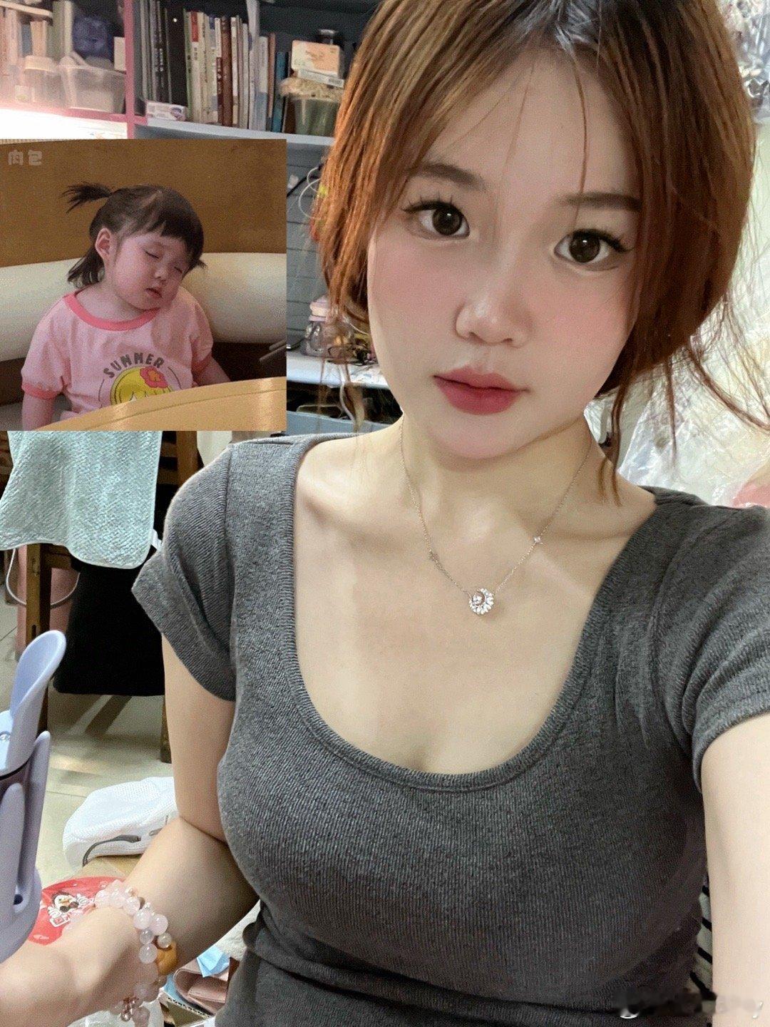 ootd[污][ok]早八坏！好热好热这几天我觉得要化掉了～[泪]最近晚上睡不着