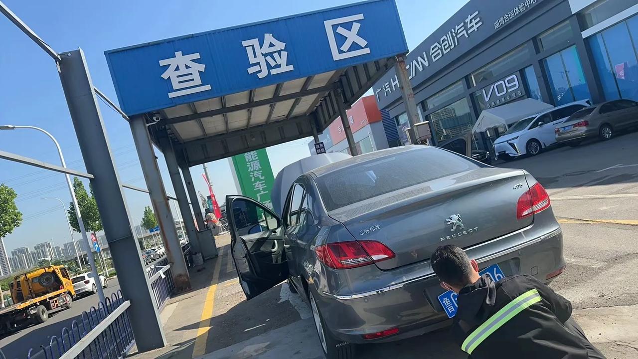 给本地兄弟淘的一个手动408小车，一万多块钱。

莫欺少年穷，不要看不起任何一个
