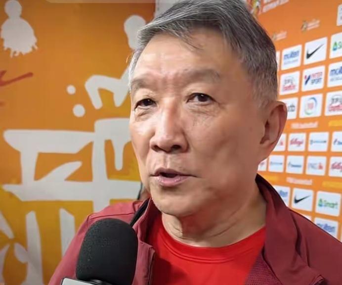 双子塔的失败，那时那刻，不知道宫鲁鸣指导在想什么。
和美国队的差距对于中国女篮来