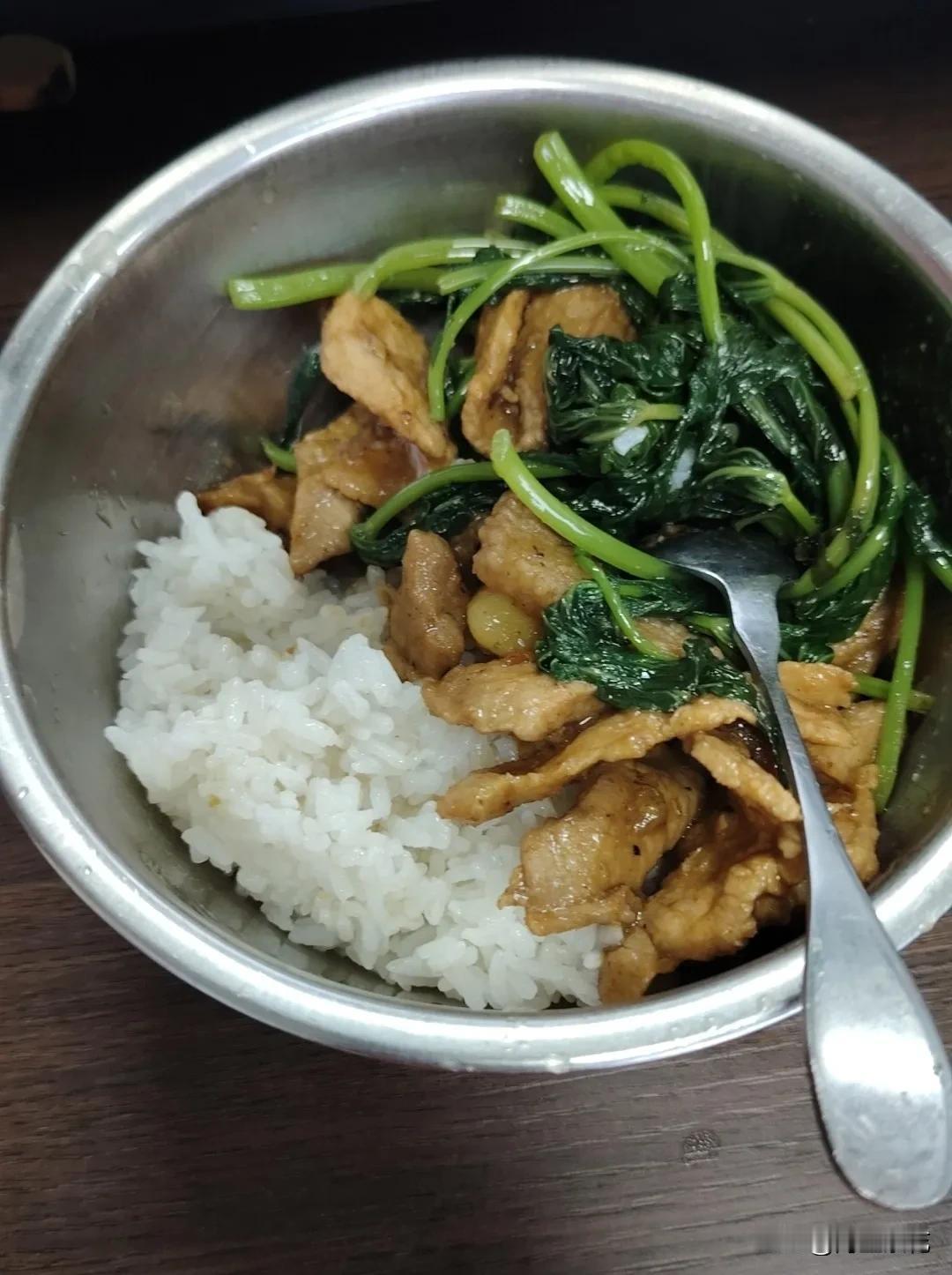粗茶淡饭，且填坑堑

人，
一辈子，
最大的幸福
莫过于
身体健康，
父母双全，