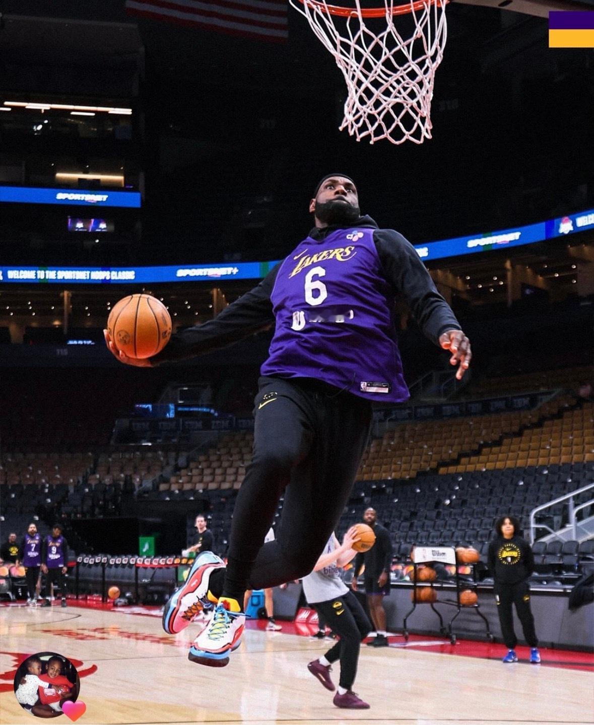 明天东契奇不在，看詹姆斯能不能抡起来了。比如拿个30+，本赛季老詹还没拿过呢。n