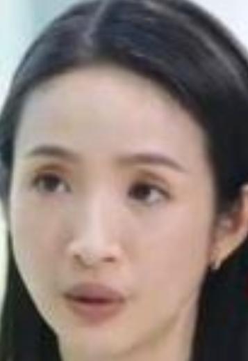 近日，林依晨在新世相采访中谈及“工作对女生自我认同很重要”这一观点。
她透露自己