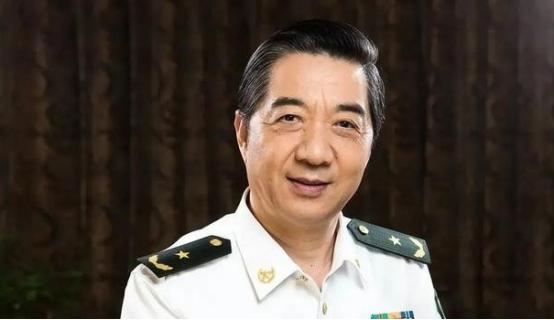 谢谢你张召忠！你真是伟大的预言家！2015年你就说过：“美国啥也不干，让东方大国