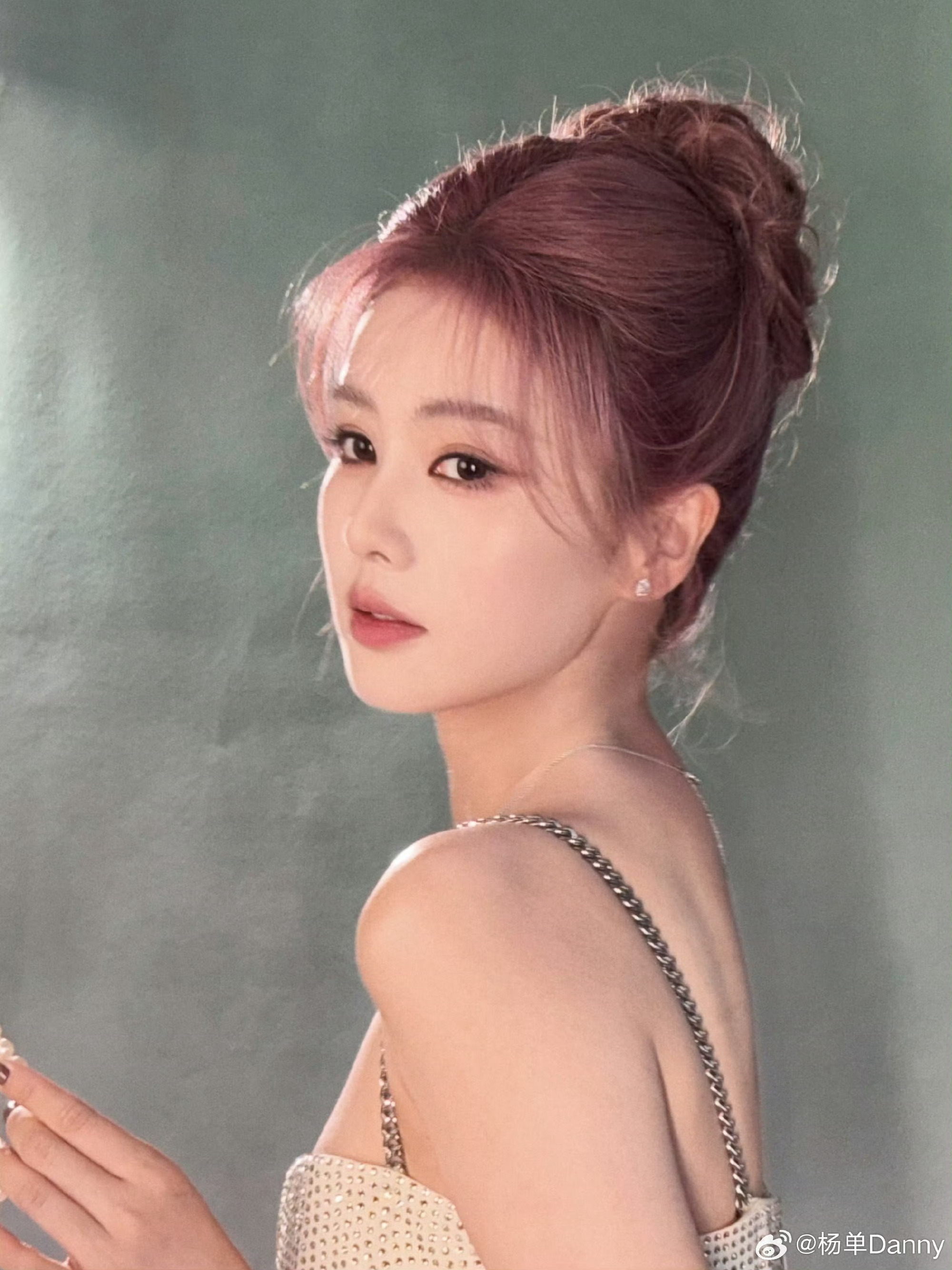 杨单给白鹿化的清冷高智妆杨单为白鹿化的清冷高智妆杨单为白鹿化的清冷高智妆，好看，