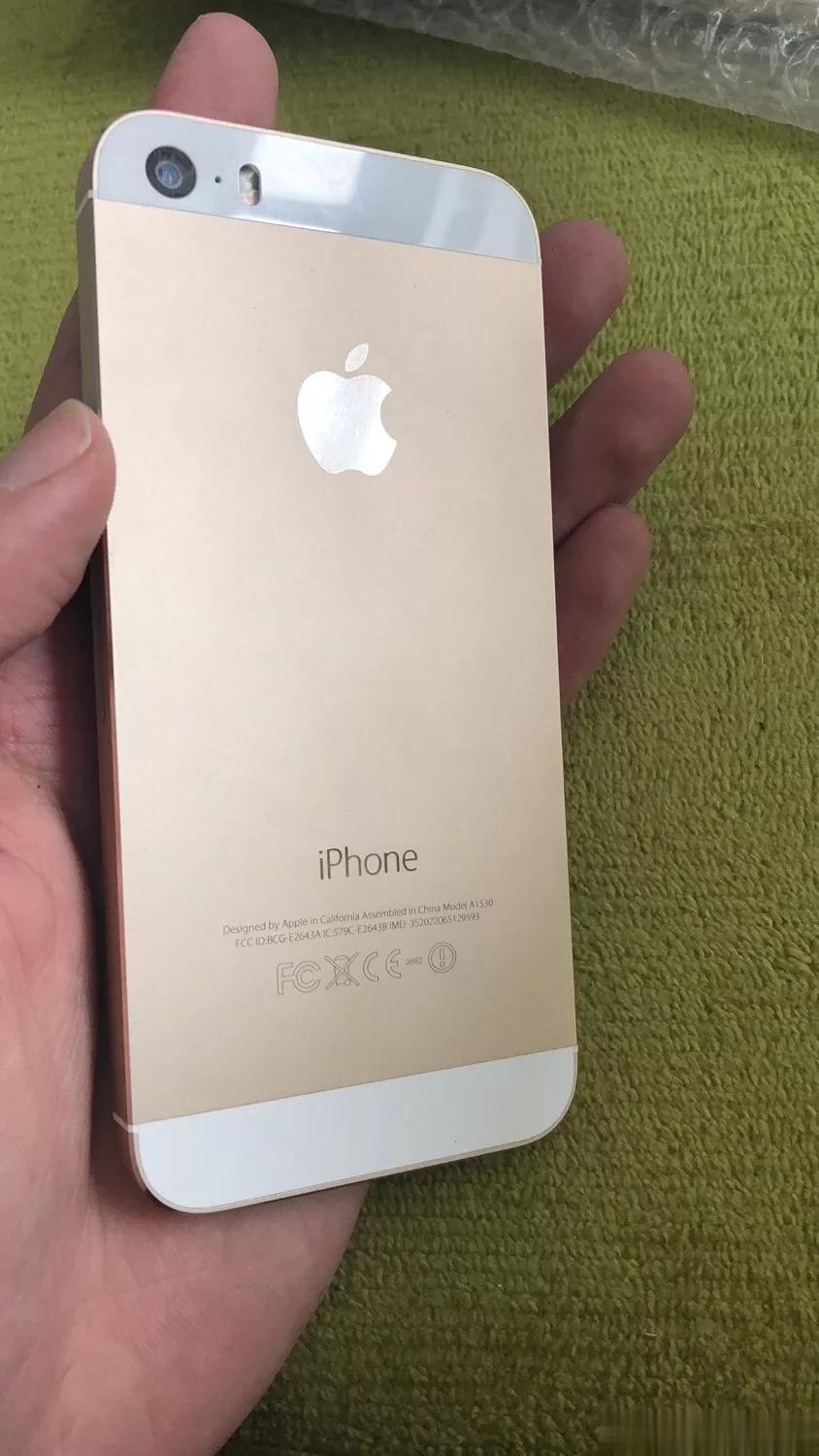 500块的5s 换的原壳 结果静音键不能用了，真是懒的拆开了[我想静静][我想静