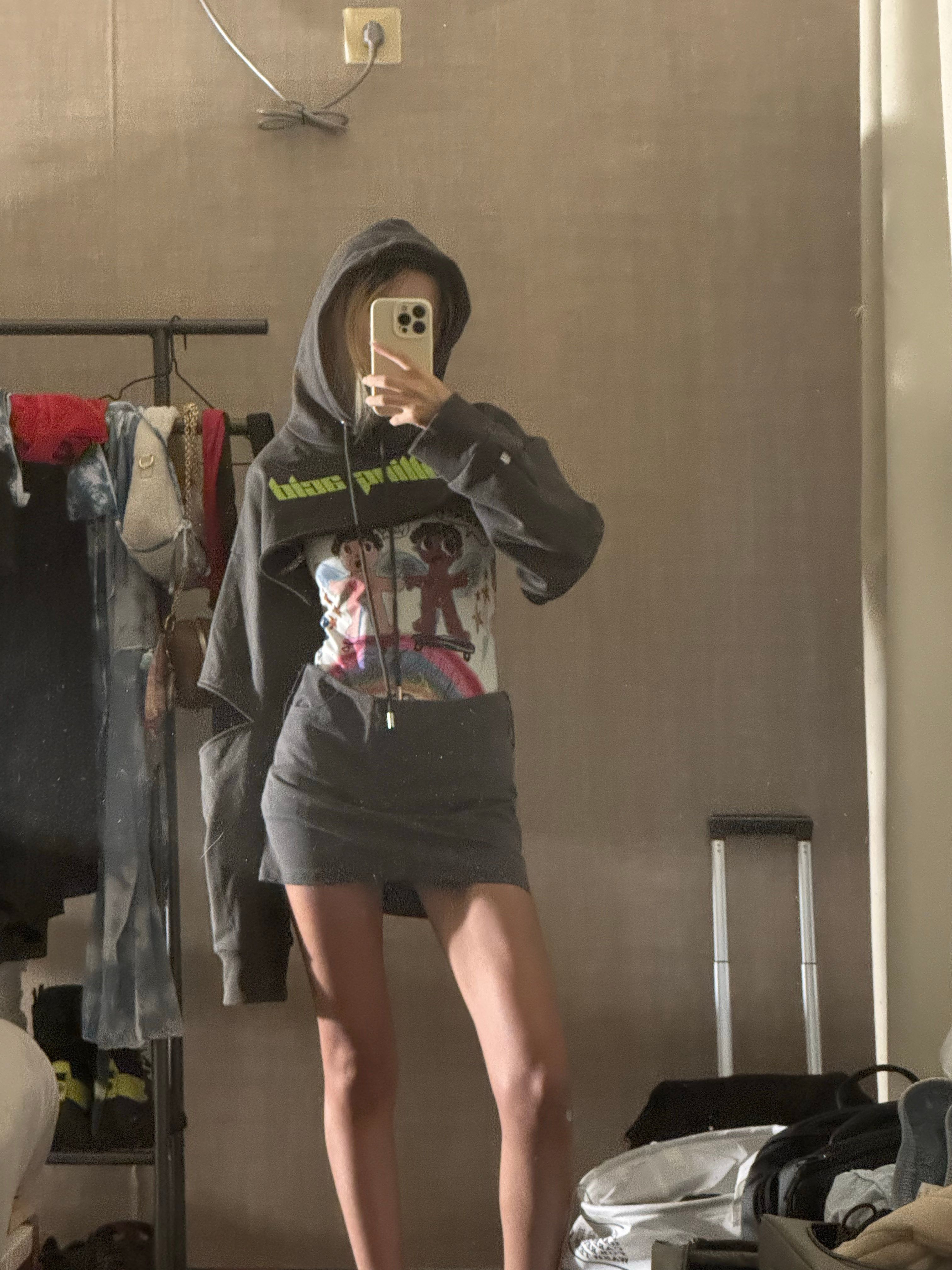 幸好之前猛猛操小玩具把腿练得有点肌肉了 （我现在的大腿好漂亮好有力……呵呵呵呵…