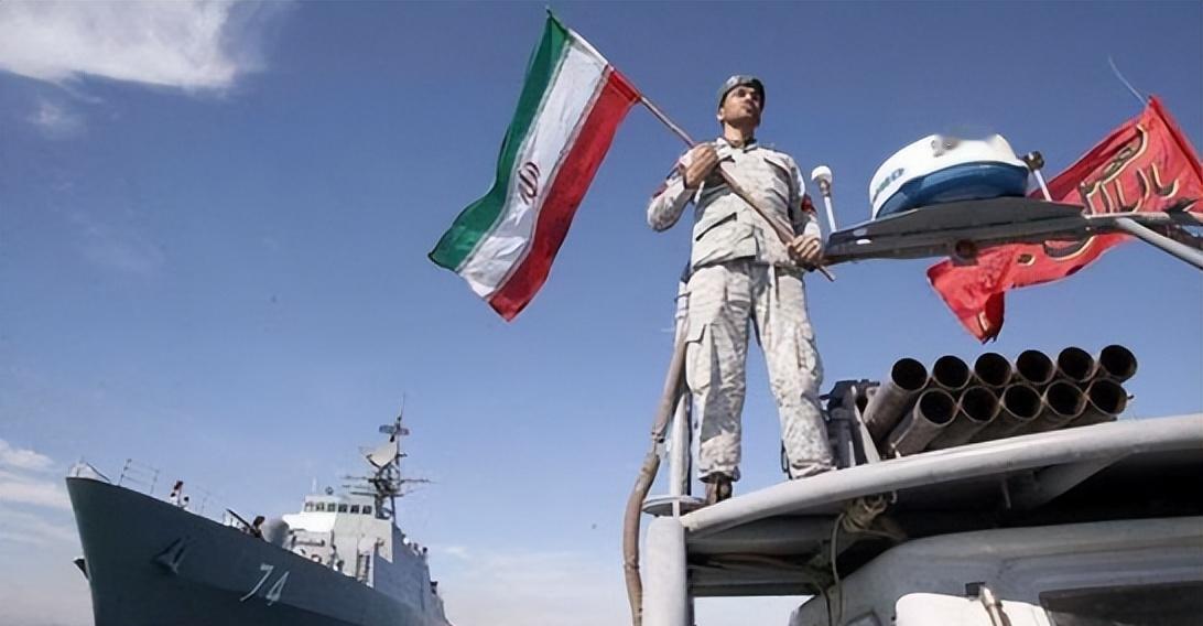 4月18日，“油轮追踪者”网站在社交媒体发文说，两艘试图穿越霍尔木兹海峡的印度船