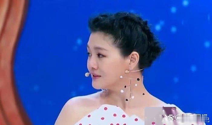 大S戴这耳环时，心里到底在想什么呢 ​​​