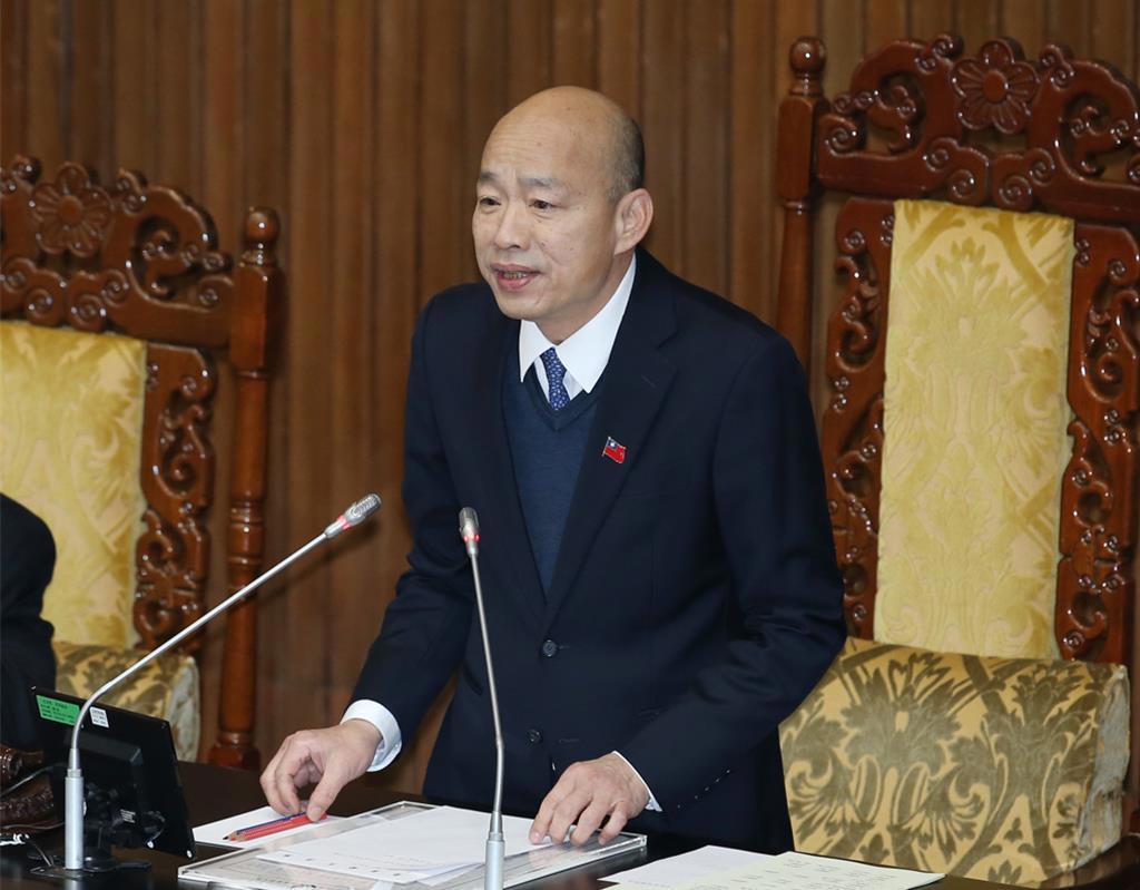 台湾《中国时报》评论道：“国民党近期处理‘国防采购特别条例’引发内部巨大争议，国